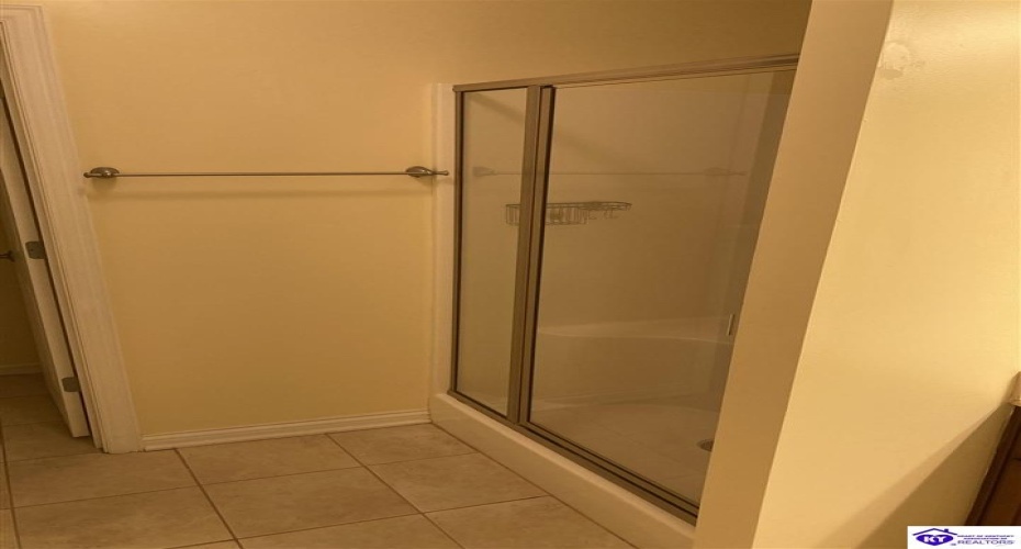 Legacy Court, Elizabethtown, Kentucky 42701, ,3 BathroomsBathrooms,For Sale,Legacy Court,HK24003428