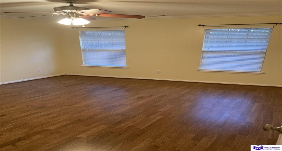 Legacy Court, Elizabethtown, Kentucky 42701, ,3 BathroomsBathrooms,For Sale,Legacy Court,HK24003428