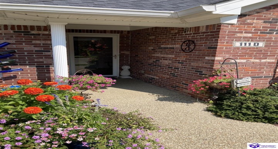 Legacy Court, Elizabethtown, Kentucky 42701, ,3 BathroomsBathrooms,For Sale,Legacy Court,HK24003428