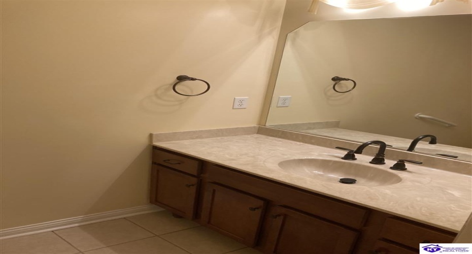 Legacy Court, Elizabethtown, Kentucky 42701, ,3 BathroomsBathrooms,For Sale,Legacy Court,HK24003428