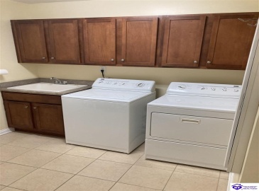 Legacy Court, Elizabethtown, Kentucky 42701, ,3 BathroomsBathrooms,For Sale,Legacy Court,HK24003428