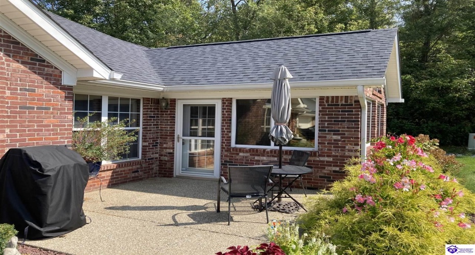 Legacy Court, Elizabethtown, Kentucky 42701, ,3 BathroomsBathrooms,For Sale,Legacy Court,HK24003428