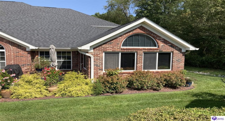 Legacy Court, Elizabethtown, Kentucky 42701, ,3 BathroomsBathrooms,For Sale,Legacy Court,HK24003428