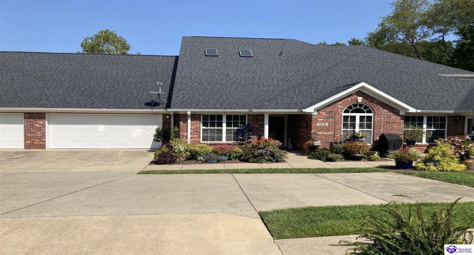 Legacy Court, Elizabethtown, Kentucky 42701, ,3 BathroomsBathrooms,For Sale,Legacy Court,HK24003428