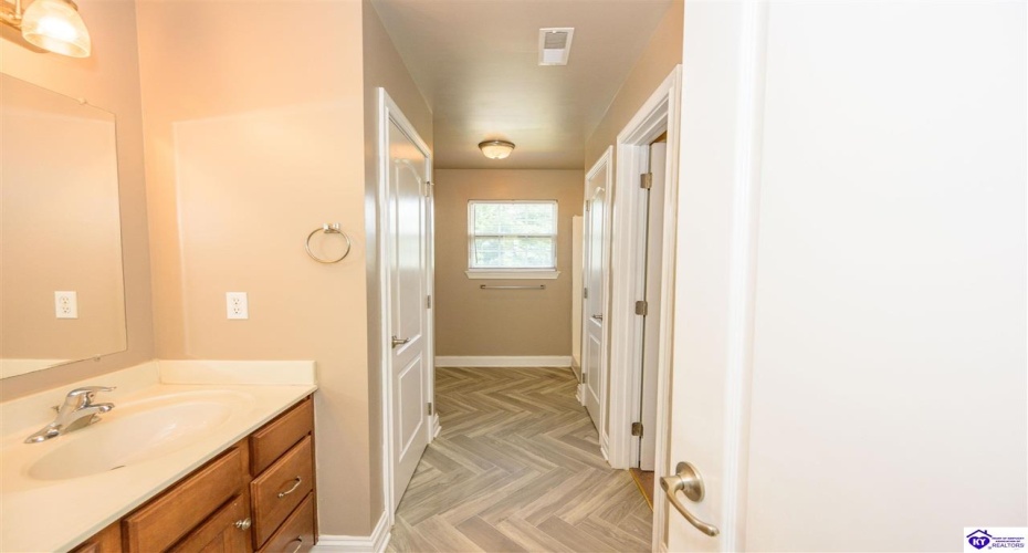 Tuscany Lane, Vine Grove, Kentucky 40175, ,4 BathroomsBathrooms,For Sale,Tuscany Lane,HK24003429