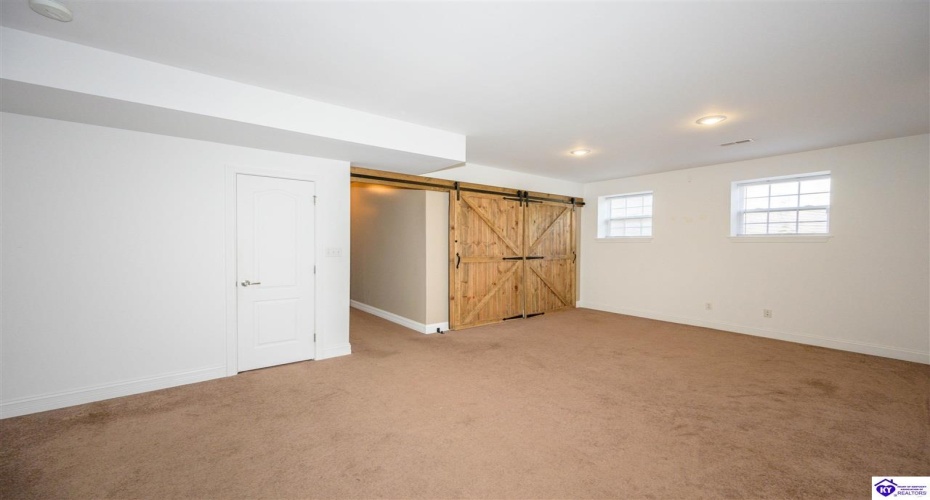 Tuscany Lane, Vine Grove, Kentucky 40175, ,4 BathroomsBathrooms,For Sale,Tuscany Lane,HK24003429