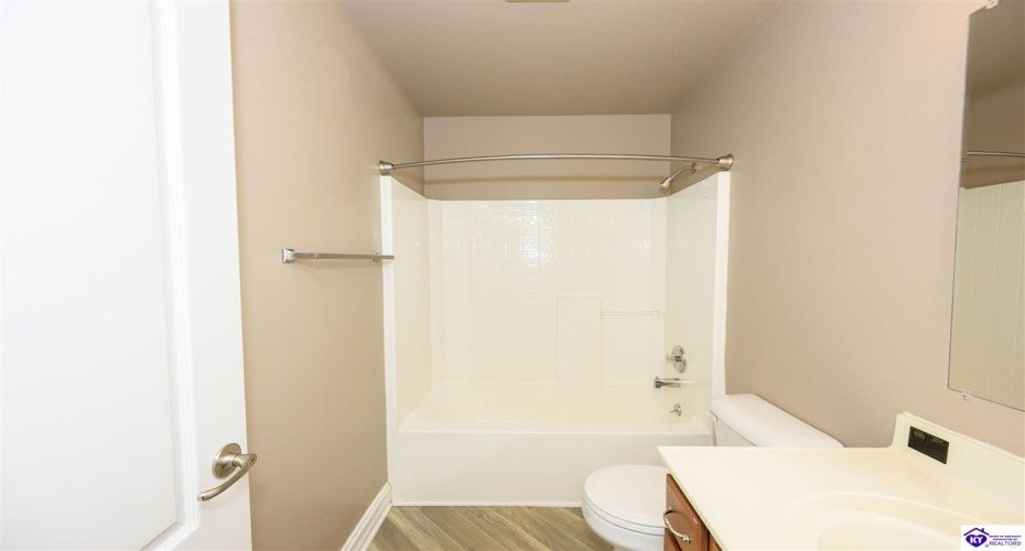 Tuscany Lane, Vine Grove, Kentucky 40175, ,4 BathroomsBathrooms,For Sale,Tuscany Lane,HK24003429