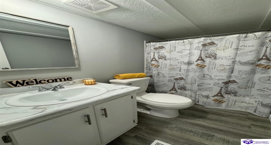 Centennial Avenue, Radcliff, Kentucky 40160, ,2 BathroomsBathrooms,For Sale,Centennial Avenue,HK24003434