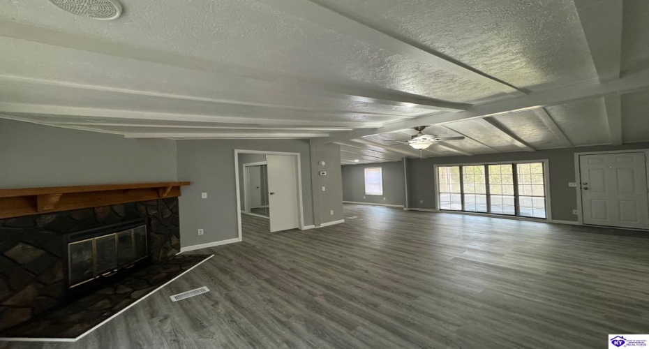 Centennial Avenue, Radcliff, Kentucky 40160, ,2 BathroomsBathrooms,For Sale,Centennial Avenue,HK24003434