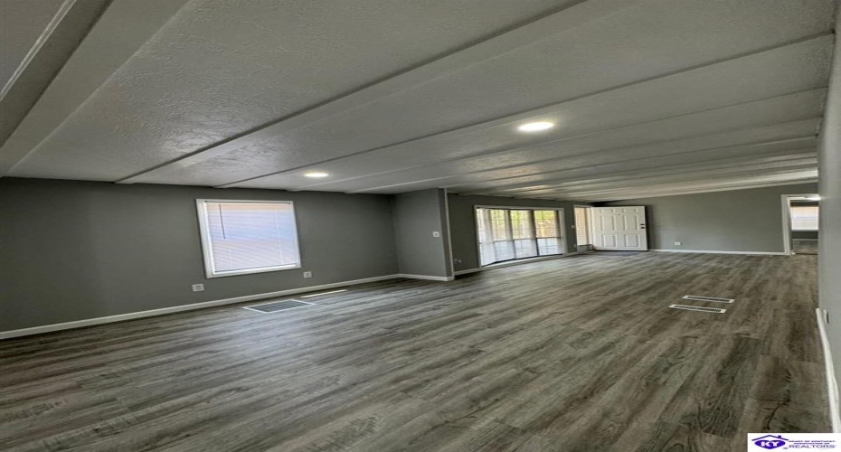 Centennial Avenue, Radcliff, Kentucky 40160, ,2 BathroomsBathrooms,For Sale,Centennial Avenue,HK24003434