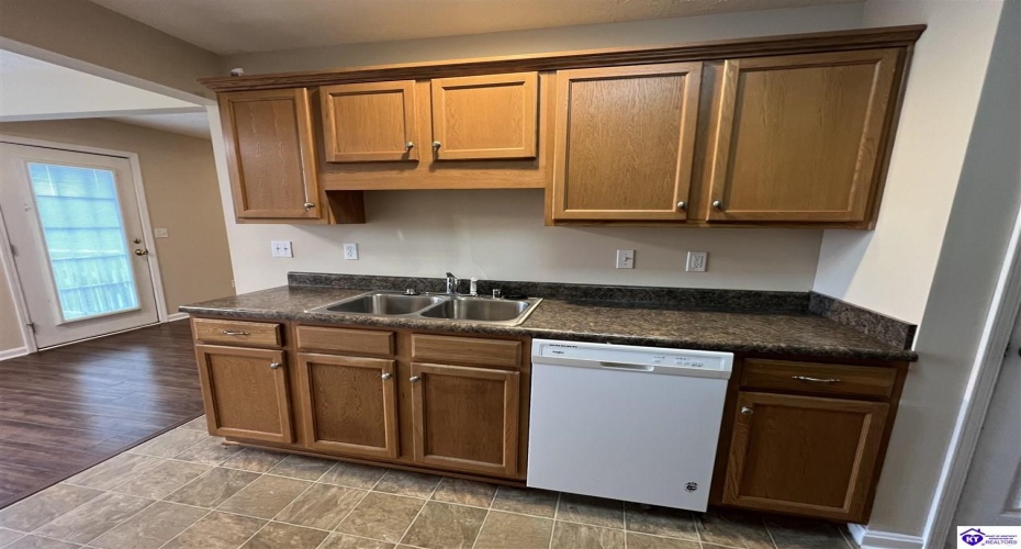 Twin Lakes Drive, Vine Grove, Kentucky 40175, ,3 BathroomsBathrooms,For Sale,Twin Lakes Drive,HK24003445