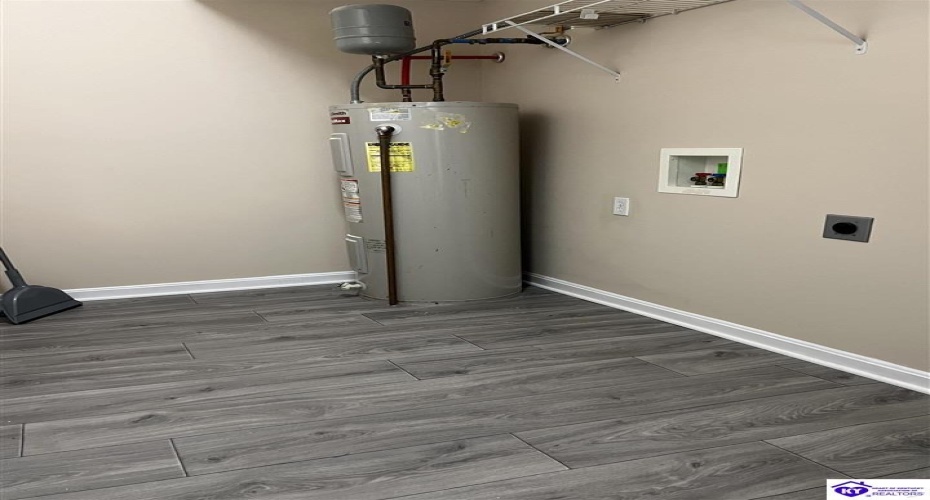 Twin Lakes Drive, Vine Grove, Kentucky 40175, ,3 BathroomsBathrooms,For Sale,Twin Lakes Drive,HK24003445