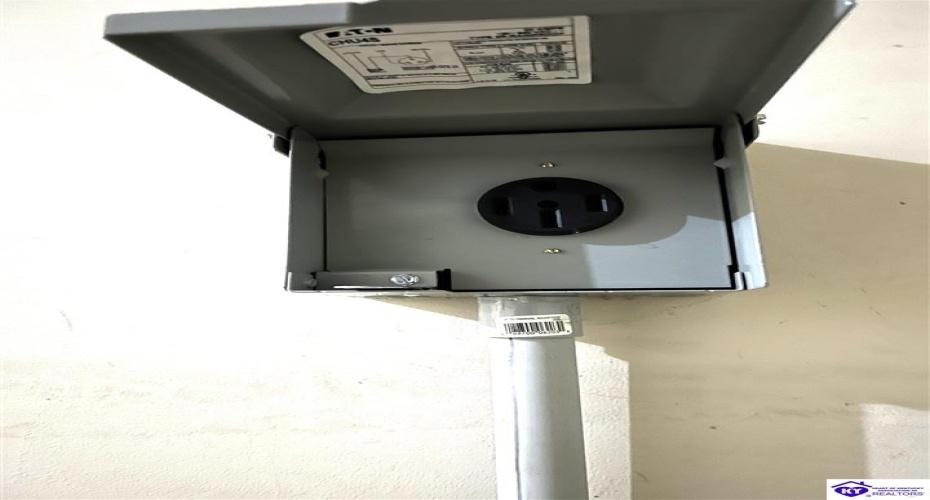 Twin Lakes Drive, Vine Grove, Kentucky 40175, ,3 BathroomsBathrooms,For Sale,Twin Lakes Drive,HK24003445