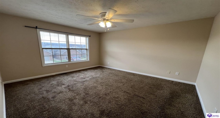 Twin Lakes Drive, Vine Grove, Kentucky 40175, ,3 BathroomsBathrooms,For Sale,Twin Lakes Drive,HK24003445