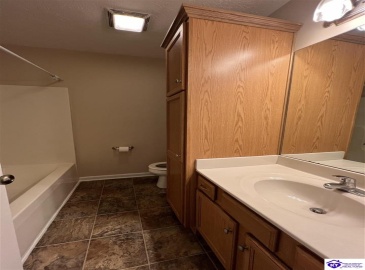 Twin Lakes Drive, Vine Grove, Kentucky 40175, ,3 BathroomsBathrooms,For Sale,Twin Lakes Drive,HK24003445 Twin Lakes Drive, Vine Grove, Kentucky 40175, ,3 BathroomsBathrooms,For Sale,Twin Lakes Drive,HK24003445