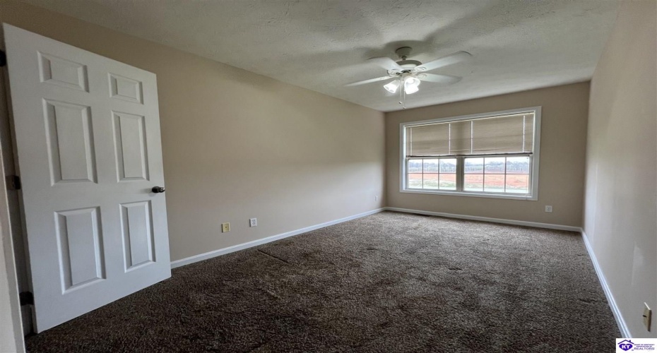 Twin Lakes Drive, Vine Grove, Kentucky 40175, ,3 BathroomsBathrooms,For Sale,Twin Lakes Drive,HK24003445