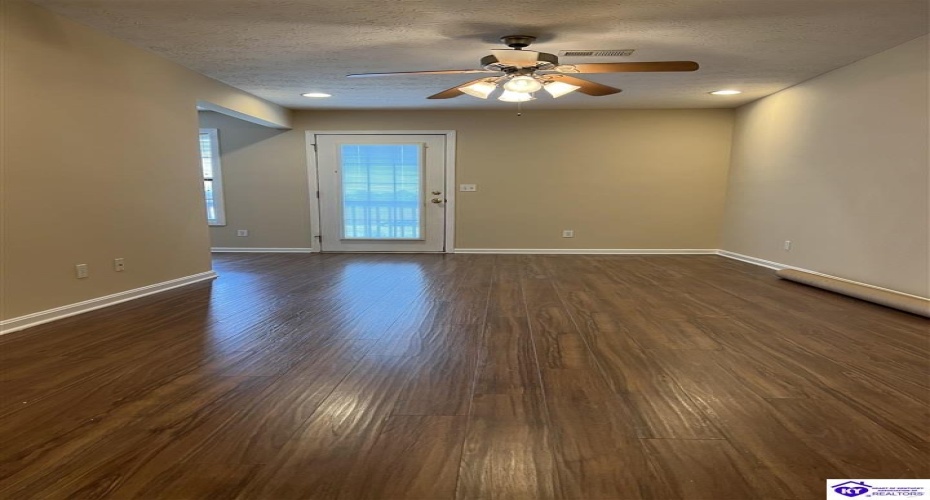 Twin Lakes Drive, Vine Grove, Kentucky 40175, ,3 BathroomsBathrooms,For Sale,Twin Lakes Drive,HK24003445