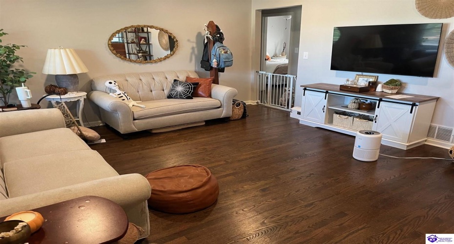 Lincoln Boulevard, Hodgenville, Kentucky 42748, ,1 BathroomBathrooms,For Sale,Lincoln Boulevard,HK24003446