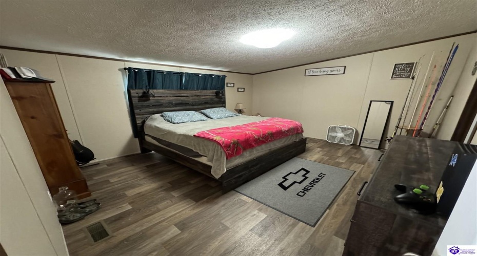 Brandenburg-Irvington Ln, Irvington, Kentucky 40146, ,2 BathroomsBathrooms,For Sale,Brandenburg-Irvington Ln,HK24003448