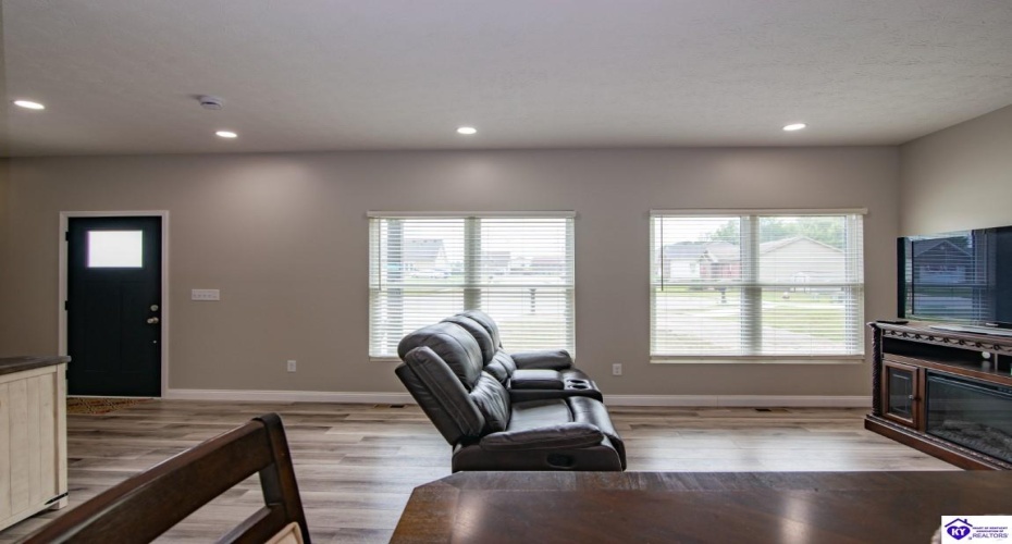 Southern Lake Drive, Elizabethtown, Kentucky 42701, ,3 BathroomsBathrooms,For Sale,Southern Lake Drive,HK24003461