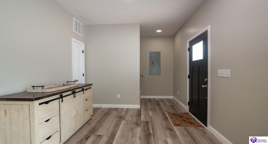 Southern Lake Drive, Elizabethtown, Kentucky 42701, ,3 BathroomsBathrooms,For Sale,Southern Lake Drive,HK24003461