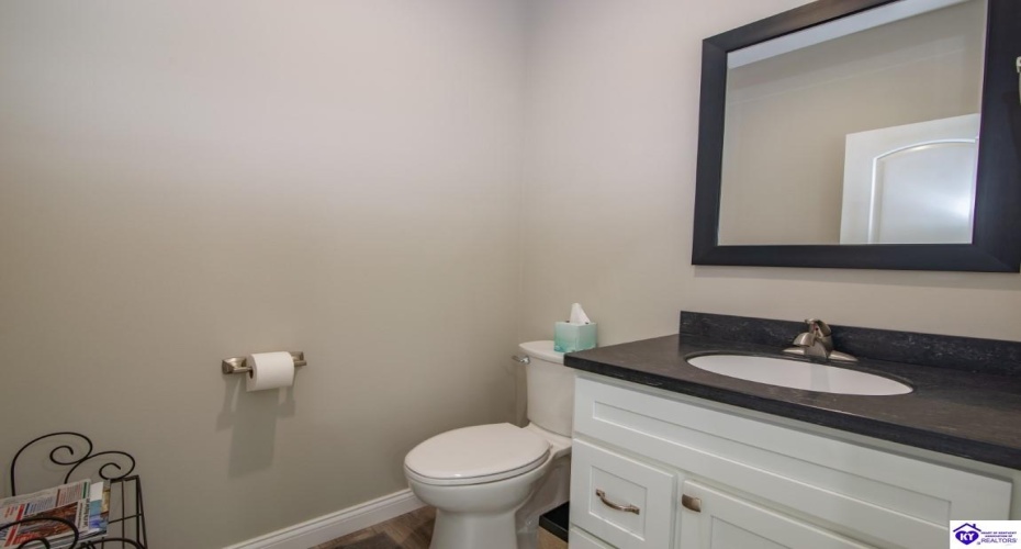Southern Lake Drive, Elizabethtown, Kentucky 42701, ,3 BathroomsBathrooms,For Sale,Southern Lake Drive,HK24003461