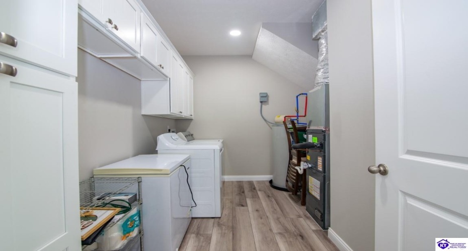 Southern Lake Drive, Elizabethtown, Kentucky 42701, ,3 BathroomsBathrooms,For Sale,Southern Lake Drive,HK24003461