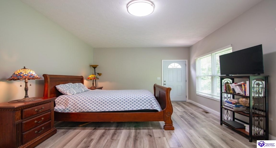 Southern Lake Drive, Elizabethtown, Kentucky 42701, ,3 BathroomsBathrooms,For Sale,Southern Lake Drive,HK24003461