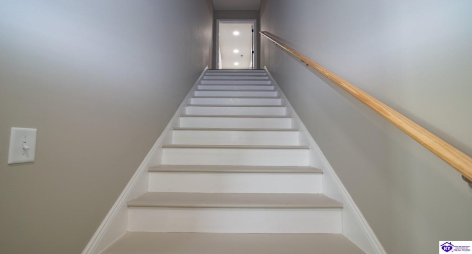 Southern Lake Drive, Elizabethtown, Kentucky 42701, ,3 BathroomsBathrooms,For Sale,Southern Lake Drive,HK24003461