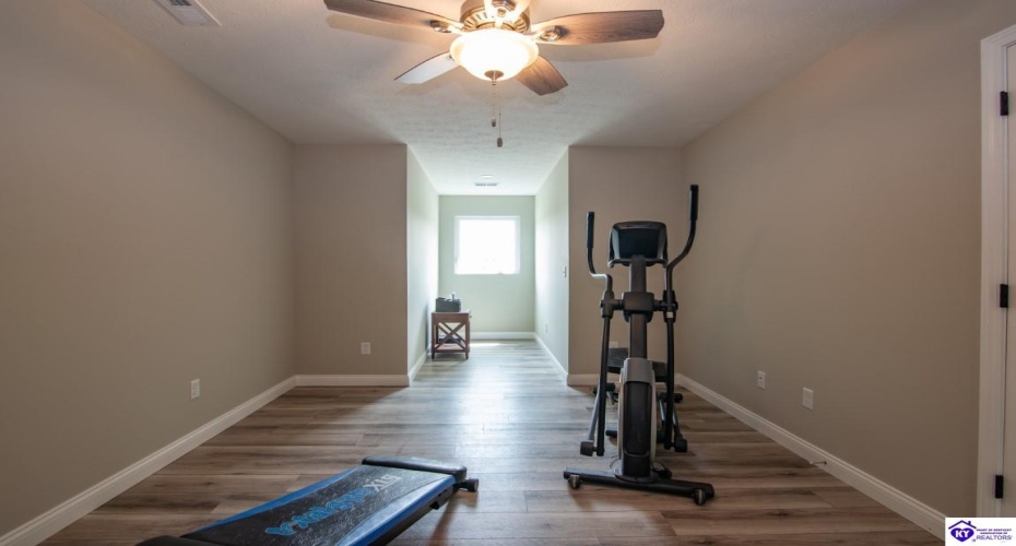 Southern Lake Drive, Elizabethtown, Kentucky 42701, ,3 BathroomsBathrooms,For Sale,Southern Lake Drive,HK24003461