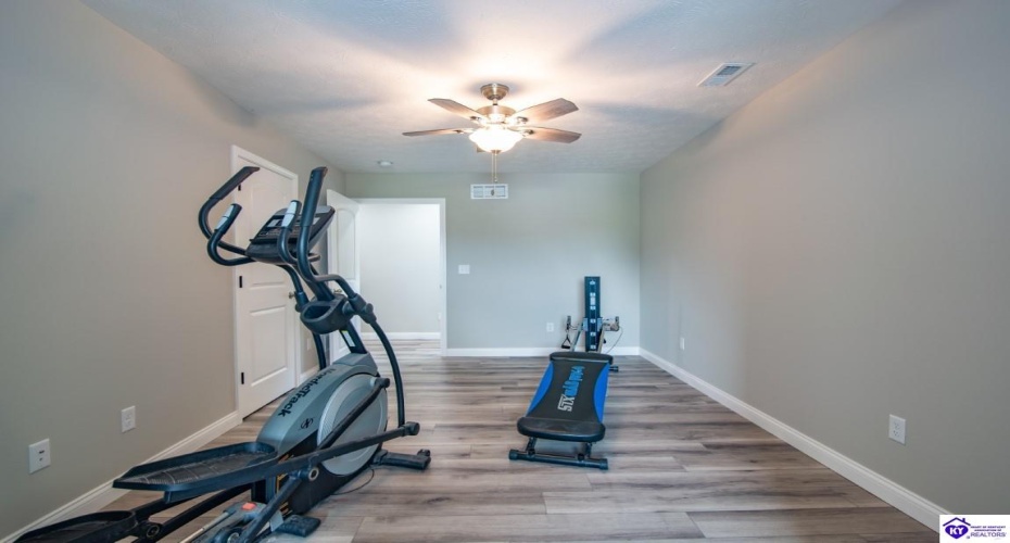 Southern Lake Drive, Elizabethtown, Kentucky 42701, ,3 BathroomsBathrooms,For Sale,Southern Lake Drive,HK24003461