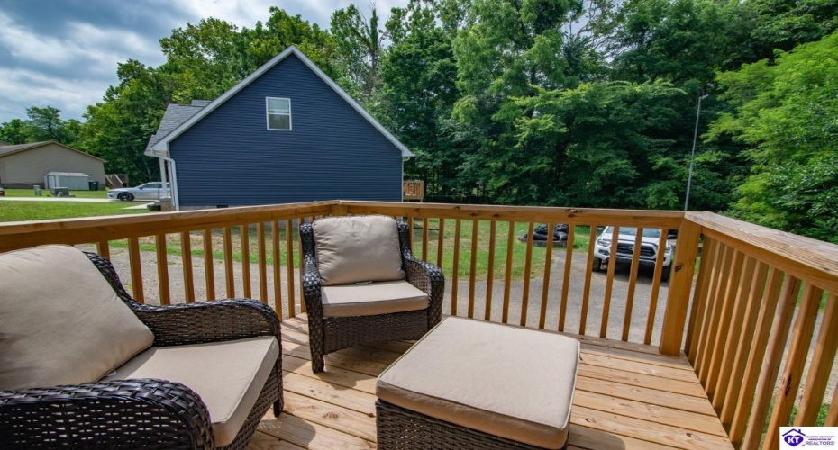 Southern Lake Drive, Elizabethtown, Kentucky 42701, ,3 BathroomsBathrooms,For Sale,Southern Lake Drive,HK24003461