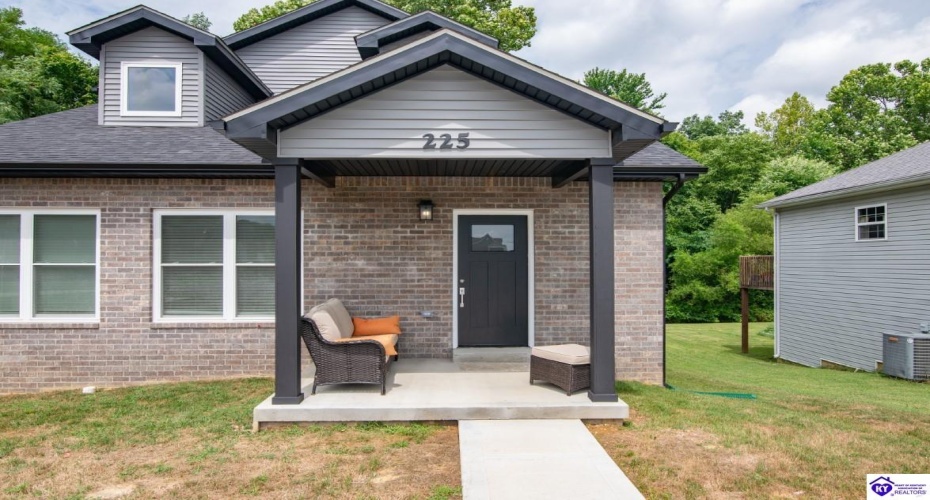 Southern Lake Drive, Elizabethtown, Kentucky 42701, ,3 BathroomsBathrooms,For Sale,Southern Lake Drive,HK24003461