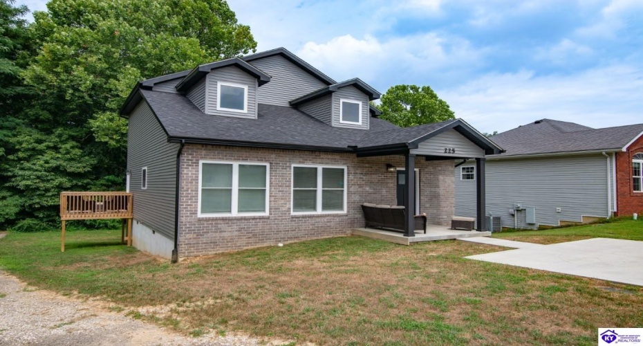 Southern Lake Drive, Elizabethtown, Kentucky 42701, ,3 BathroomsBathrooms,For Sale,Southern Lake Drive,HK24003461