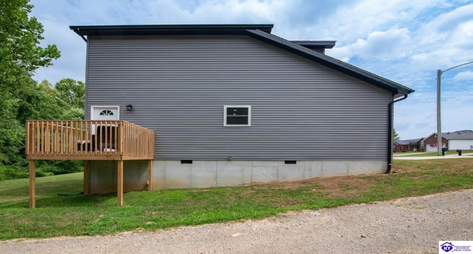 Southern Lake Drive, Elizabethtown, Kentucky 42701, ,3 BathroomsBathrooms,For Sale,Southern Lake Drive,HK24003461