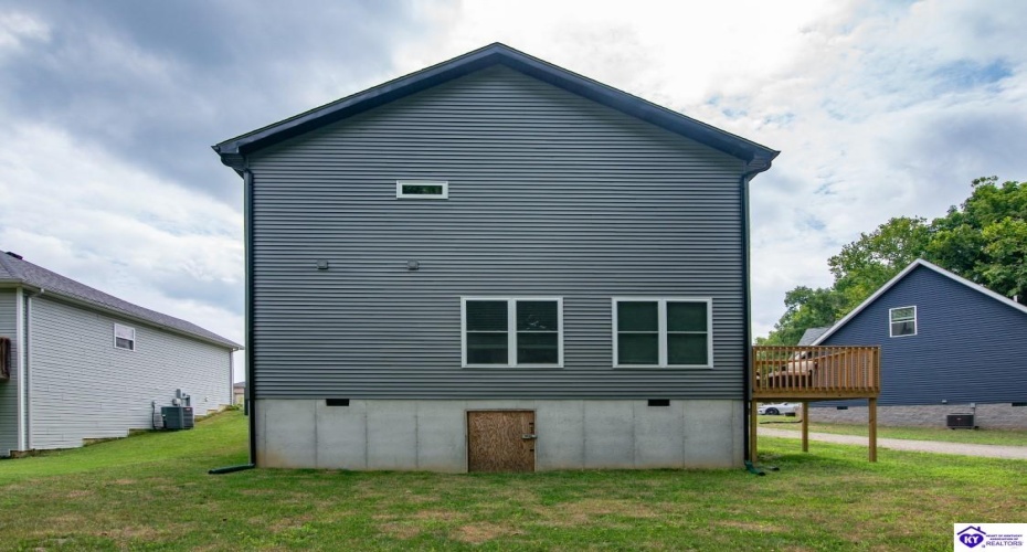 Southern Lake Drive, Elizabethtown, Kentucky 42701, ,3 BathroomsBathrooms,For Sale,Southern Lake Drive,HK24003461