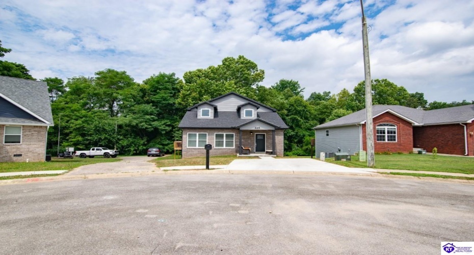 Southern Lake Drive, Elizabethtown, Kentucky 42701, ,3 BathroomsBathrooms,For Sale,Southern Lake Drive,HK24003461