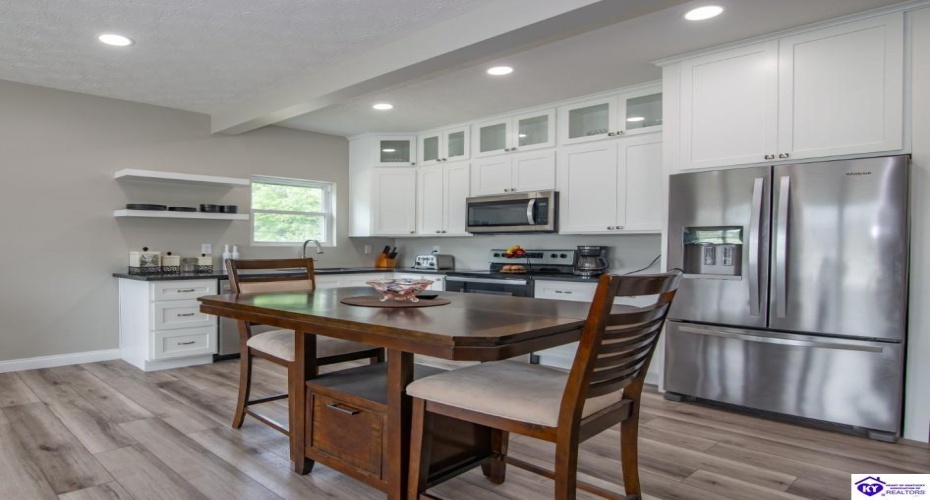 Southern Lake Drive, Elizabethtown, Kentucky 42701, ,3 BathroomsBathrooms,For Sale,Southern Lake Drive,HK24003461