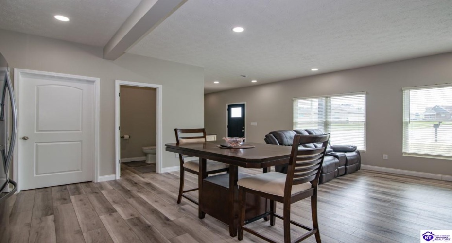 Southern Lake Drive, Elizabethtown, Kentucky 42701, ,3 BathroomsBathrooms,For Sale,Southern Lake Drive,HK24003461