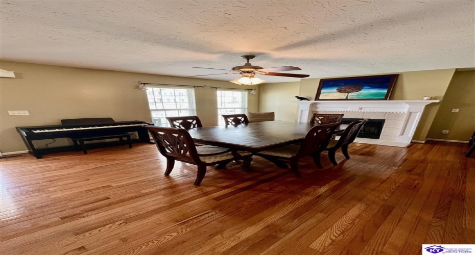 Jey Drive, Elizabethtown, Kentucky 42701, ,3 BathroomsBathrooms,For Sale,Jey Drive,HK24003484