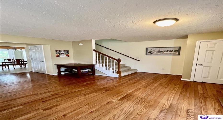 Jey Drive, Elizabethtown, Kentucky 42701, ,3 BathroomsBathrooms,For Sale,Jey Drive,HK24003484