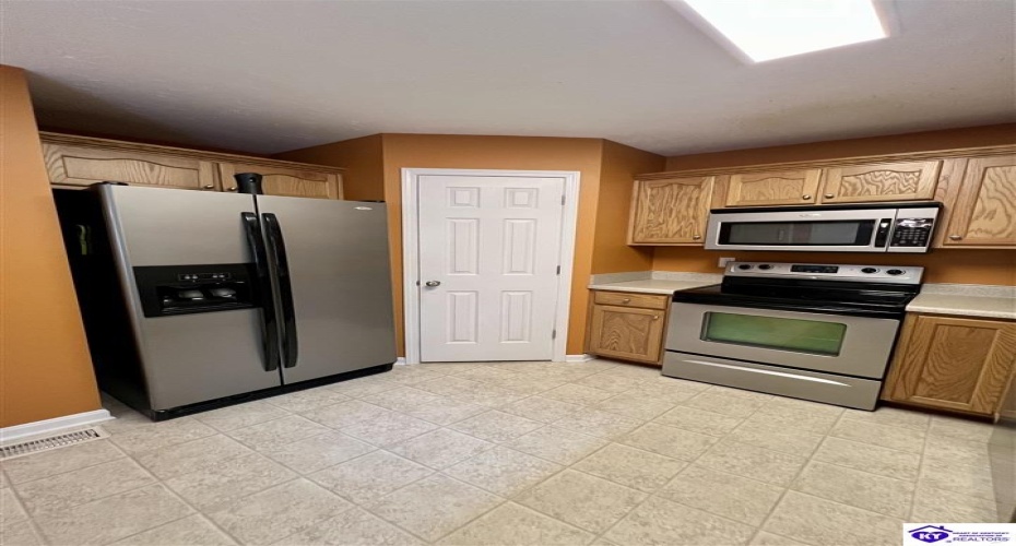 Jey Drive, Elizabethtown, Kentucky 42701, ,3 BathroomsBathrooms,For Sale,Jey Drive,HK24003484