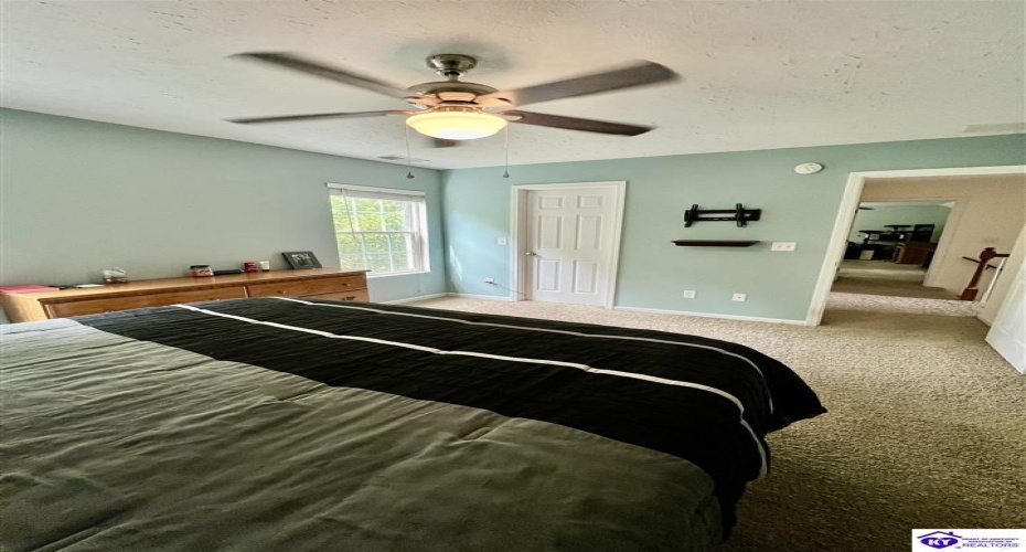 Jey Drive, Elizabethtown, Kentucky 42701, ,3 BathroomsBathrooms,For Sale,Jey Drive,HK24003484