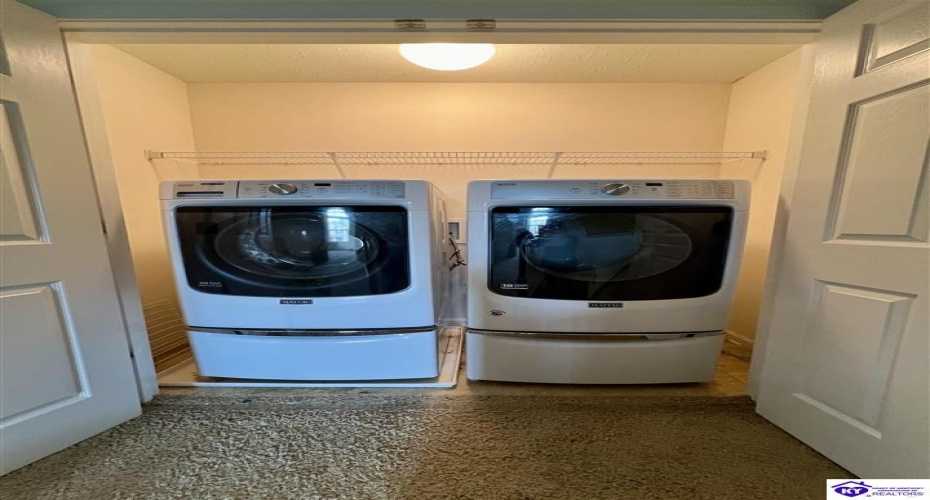 Jey Drive, Elizabethtown, Kentucky 42701, ,3 BathroomsBathrooms,For Sale,Jey Drive,HK24003484