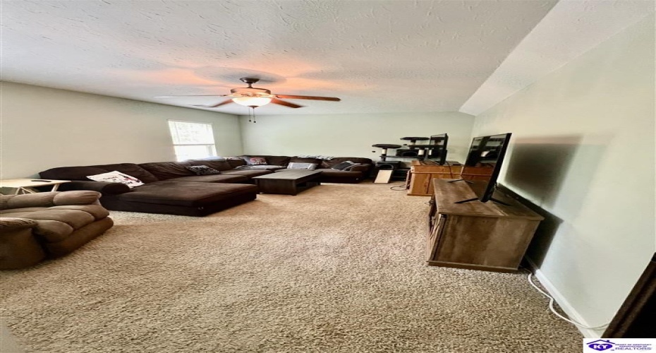 Jey Drive, Elizabethtown, Kentucky 42701, ,3 BathroomsBathrooms,For Sale,Jey Drive,HK24003484