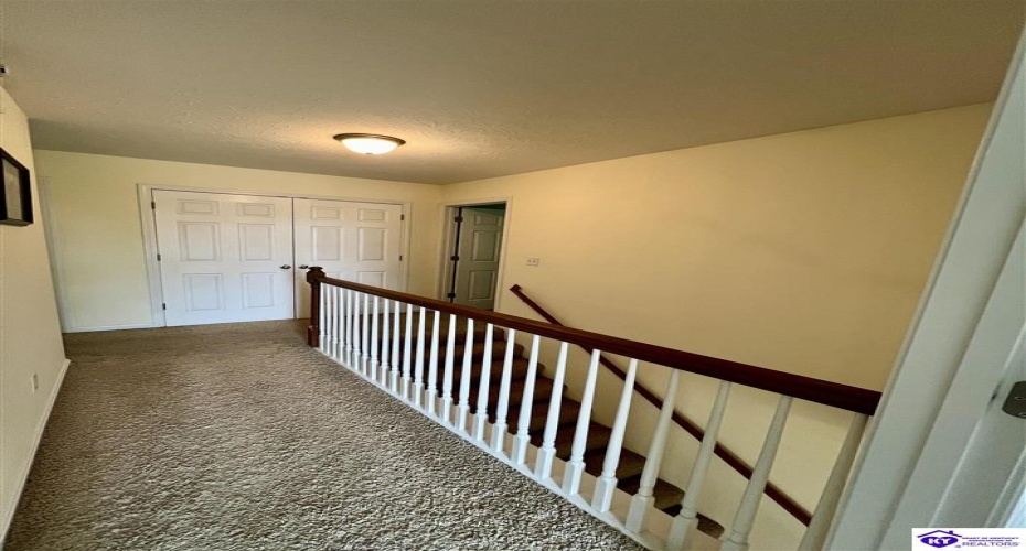 Jey Drive, Elizabethtown, Kentucky 42701, ,3 BathroomsBathrooms,For Sale,Jey Drive,HK24003484