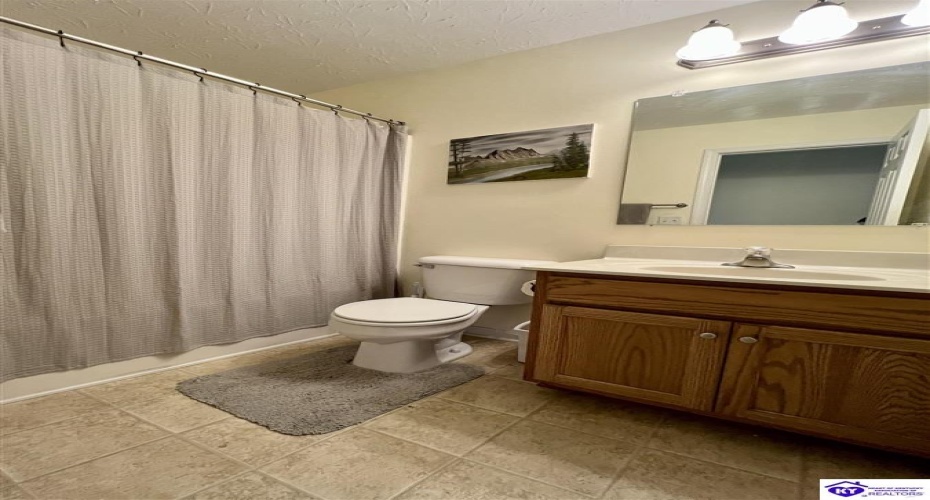 Jey Drive, Elizabethtown, Kentucky 42701, ,3 BathroomsBathrooms,For Sale,Jey Drive,HK24003484