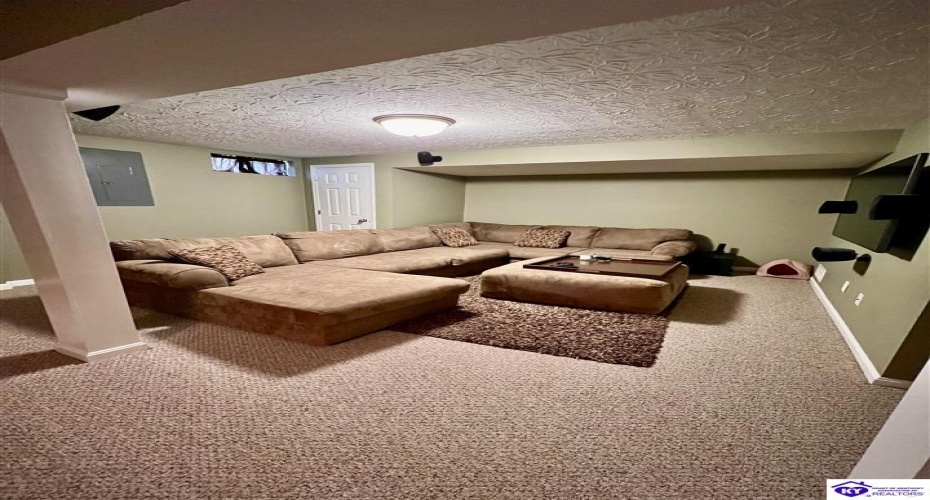 Jey Drive, Elizabethtown, Kentucky 42701, ,3 BathroomsBathrooms,For Sale,Jey Drive,HK24003484