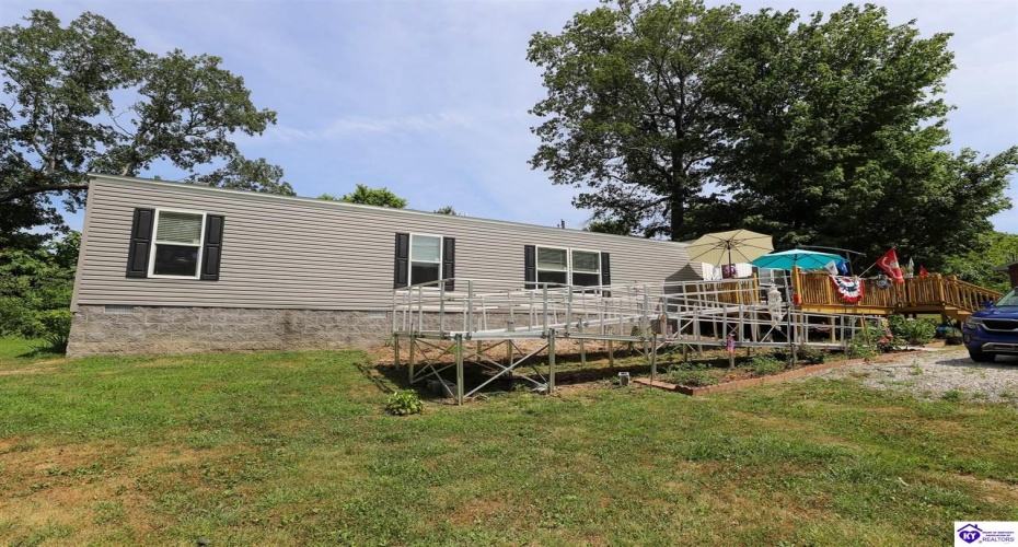 Deer Haven Drive, Elizabethtown, Kentucky 42701, ,2 BathroomsBathrooms,For Sale,Deer Haven Drive,HK24002351