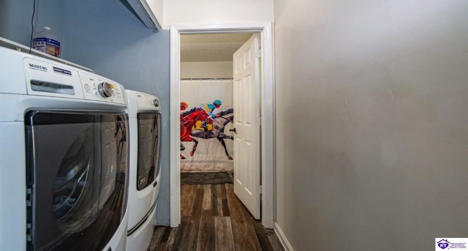 Lorien Court, Elizabethtown, Kentucky 42701, ,2 BathroomsBathrooms,For Sale,Lorien Court,HK24003488